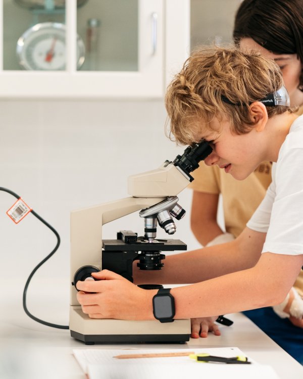 NMS Nov 2020 kids with microscope